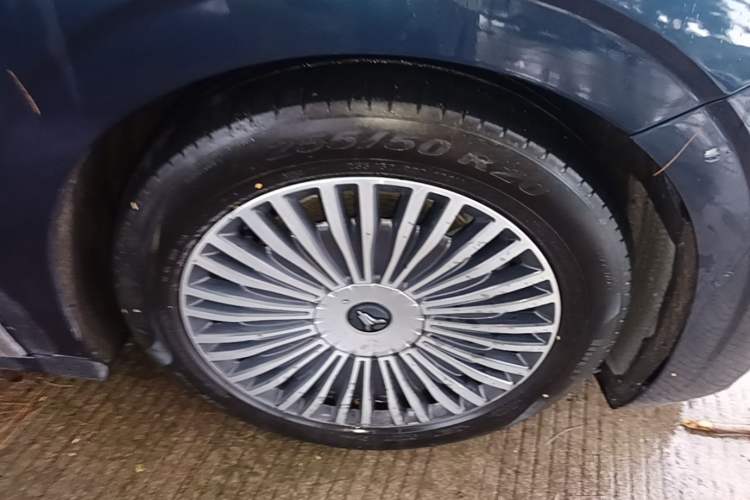Used VOYAH Dream 2025 PHEV Four-Wheel-Drive Flagship Kunpeng Edition Right Front Wheel Hub