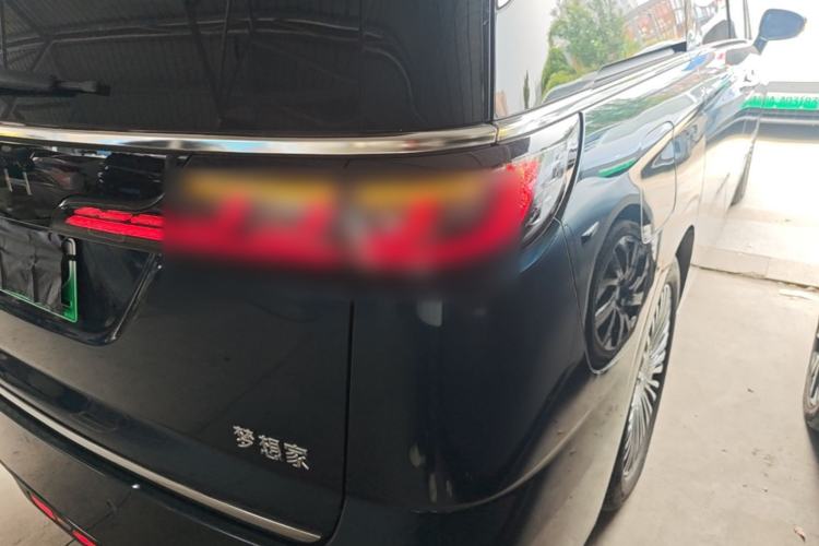 Used VOYAH Dream 2025 PHEV Four-Wheel-Drive Flagship Kunpeng Edition Right Rear Taillight
