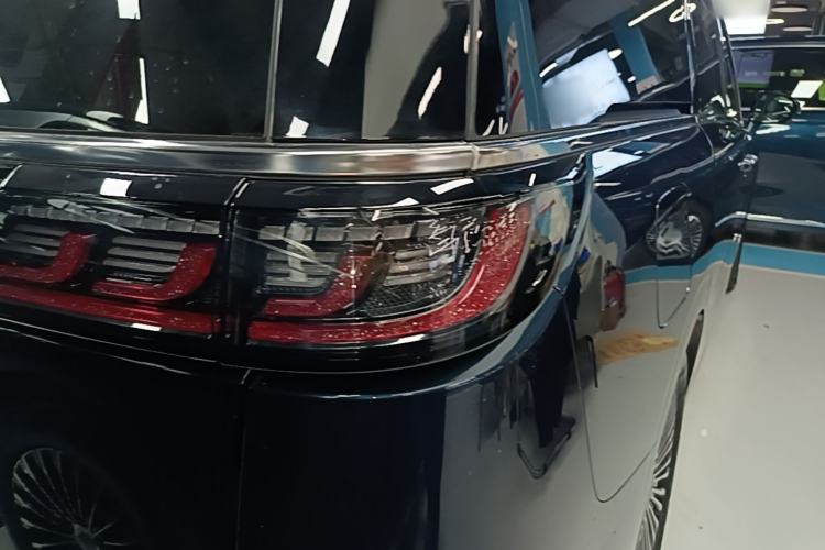 Used VOYAH Dream 2025 PHEV Four-Wheel-Drive Flagship Kunpeng Edition Right Rear Taillight
