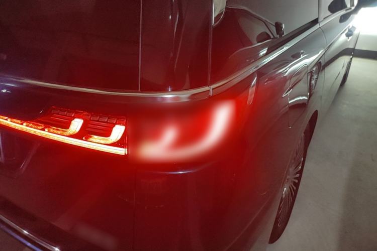 Used VOYAH Dream 2025 PHEV Four-Wheel-Drive Flagship Kunpeng Edition Right Rear Taillight