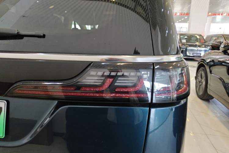 Used VOYAH Dream 2025 PHEV Four-Wheel Drive Prestige Qiankun Edition Right Rear Taillight
