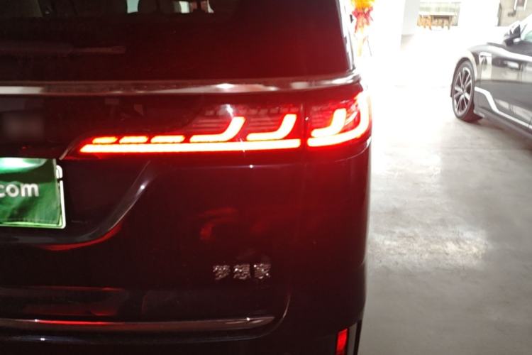 Used VOYAH Dream 2025 PHEV Four-Wheel-Drive Flagship Kunpeng Edition Right Rear Taillight