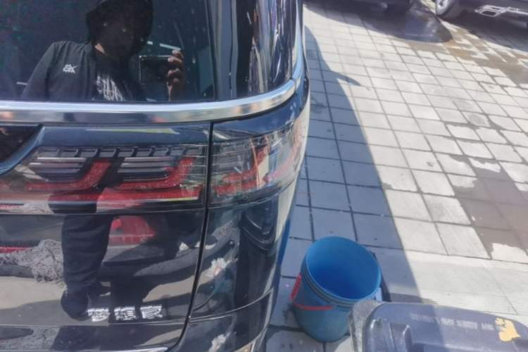 Used VOYAH Dream 2025 PHEV Four-Wheel Drive Prestige Qiankun Edition Right Rear Taillight