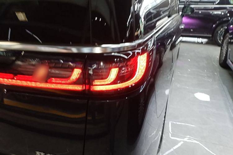 Used VOYAH Dream 2025 PHEV Four-Wheel-Drive Flagship Kunpeng Edition Right Rear Taillight