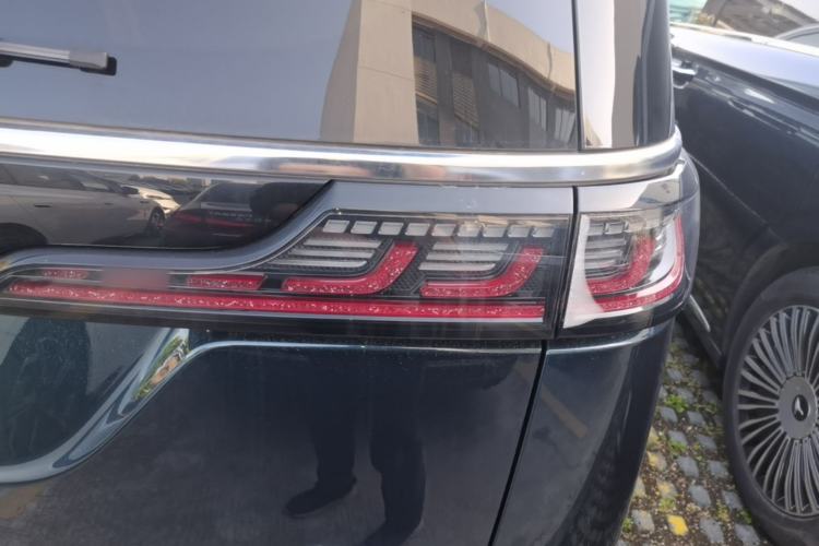 Used VOYAH Dream 2025 PHEV Four-Wheel-Drive Flagship Kunpeng Edition Right Rear Taillight