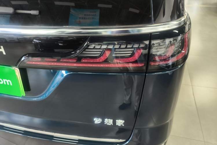 Used VOYAH Dream 2025 PHEV Four-Wheel-Drive Flagship Version – Qiankun Edition Right Rear Taillight