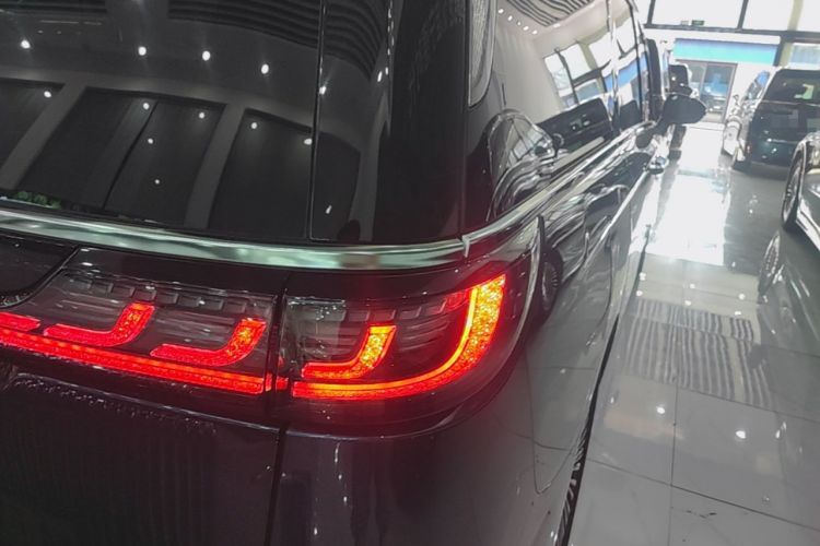 Used VOYAH Dream 2025 PHEV Four-Wheel Drive Excellence Qiankun Edition Right Rear Taillight