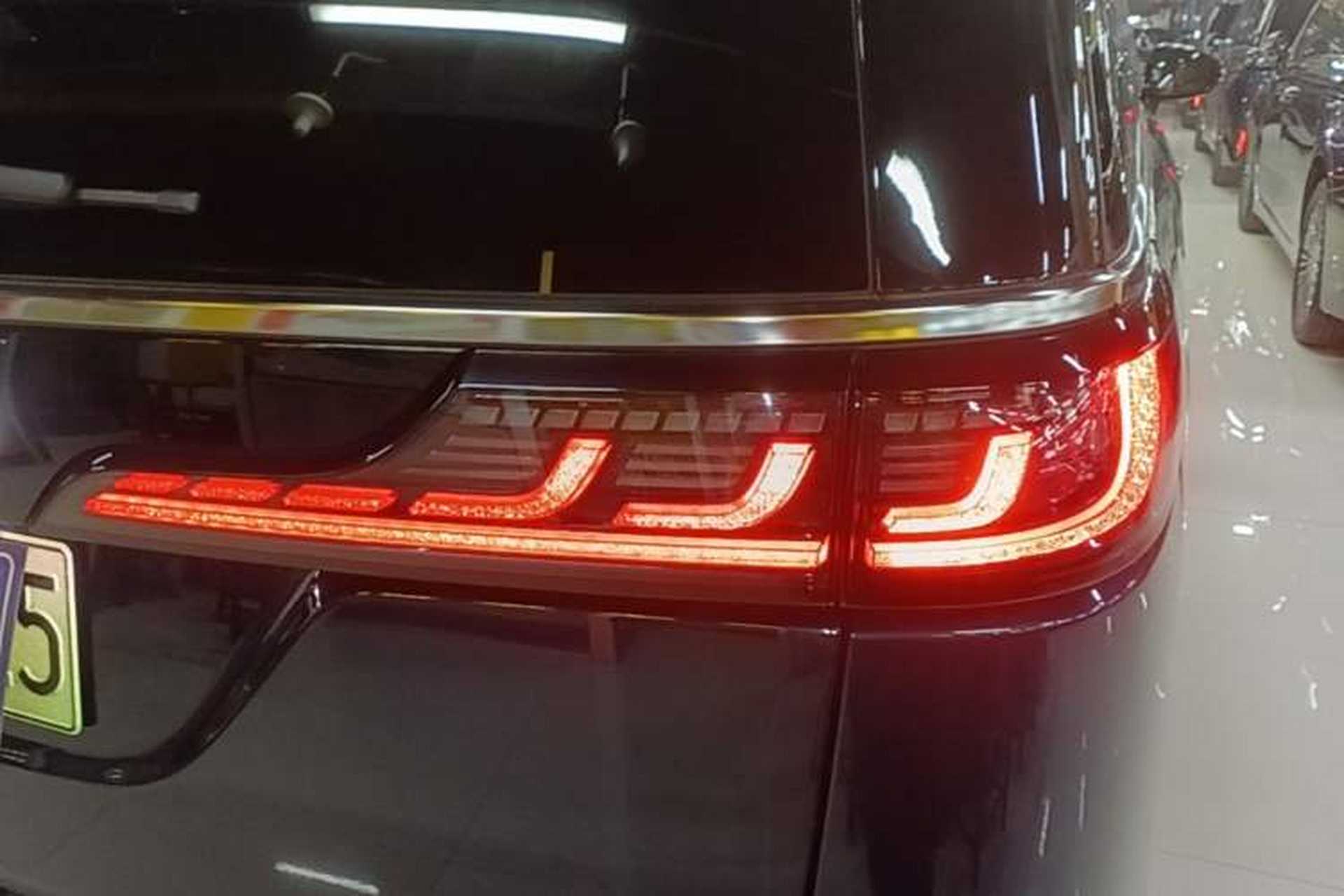 Used VOYAH Dream 2025 PHEV Four-Wheel Drive Prestige Qiankun Edition Right Rear Taillight