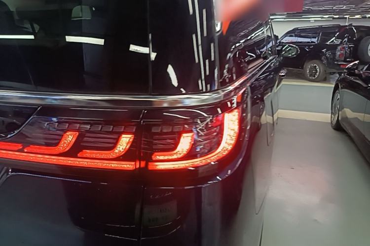 Used VOYAH Dream 2025 PHEV Four-Wheel-Drive Flagship Kunpeng Edition Right Rear Taillight