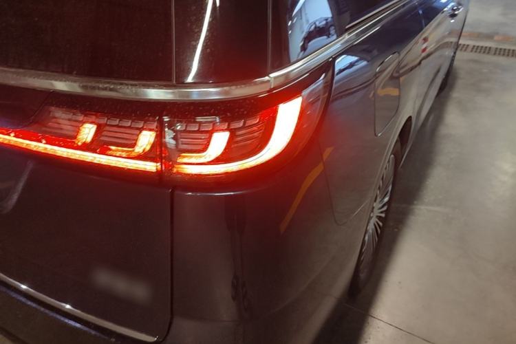 Used VOYAH Dream 2025 PHEV Four-Wheel-Drive Flagship Kunpeng Edition Right Rear Taillight