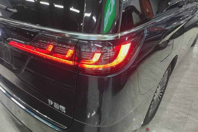 Used VOYAH Dream 2025 PHEV Four-Wheel Drive Prestige Qiankun Edition Right Rear Taillight