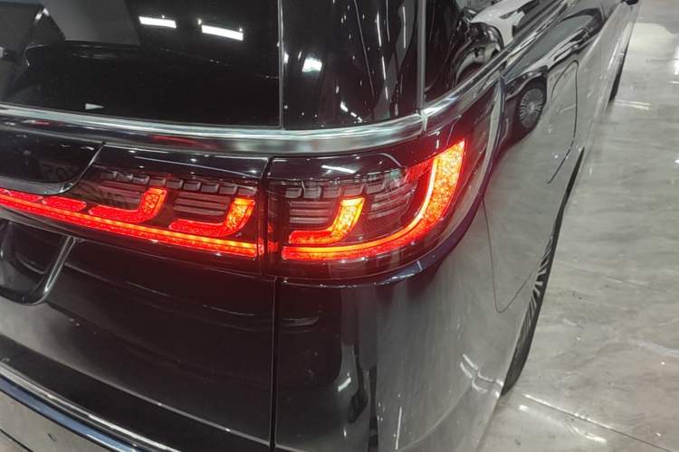 Used VOYAH Dream 2025 PHEV Four-Wheel-Drive Flagship Kunpeng Edition Right Rear Taillight