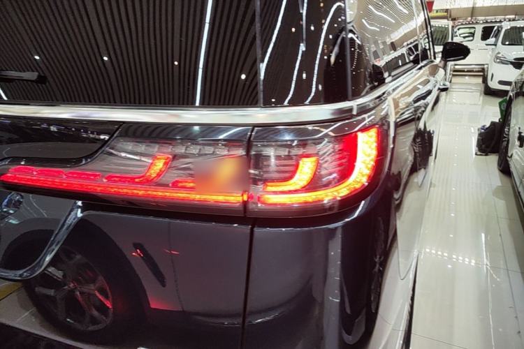 Used VOYAH Dream 2025 PHEV Four-Wheel-Drive Flagship Kunpeng Edition Right Rear Taillight