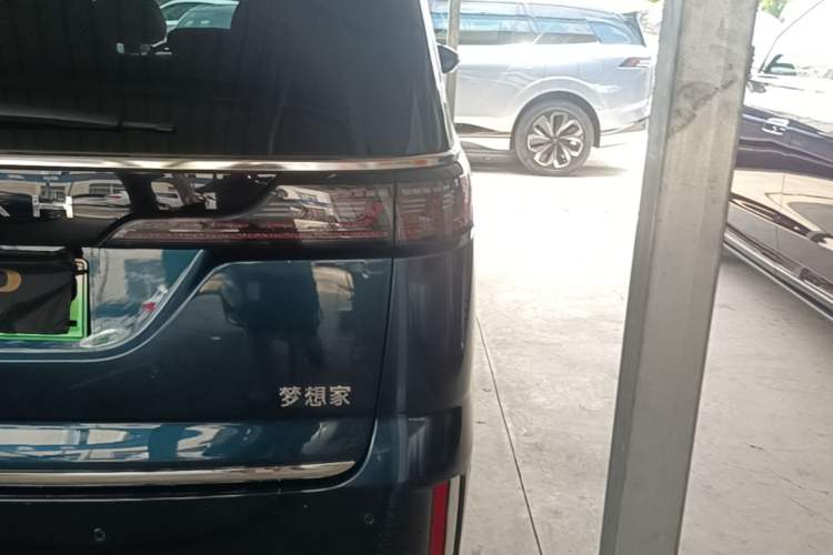 Used VOYAH Dream 2025 PHEV Four-Wheel-Drive Flagship Kunpeng Edition Right Rear Taillight