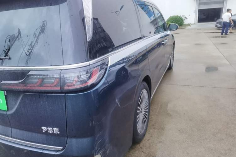 Used VOYAH Dream 2025 PHEV Four-Wheel-Drive Flagship Kunpeng Edition Right Rear Taillight