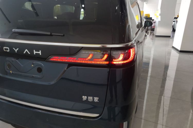 Used VOYAH Dream 2025 PHEV Four-Wheel-Drive Flagship Kunpeng Edition Right Rear Taillight