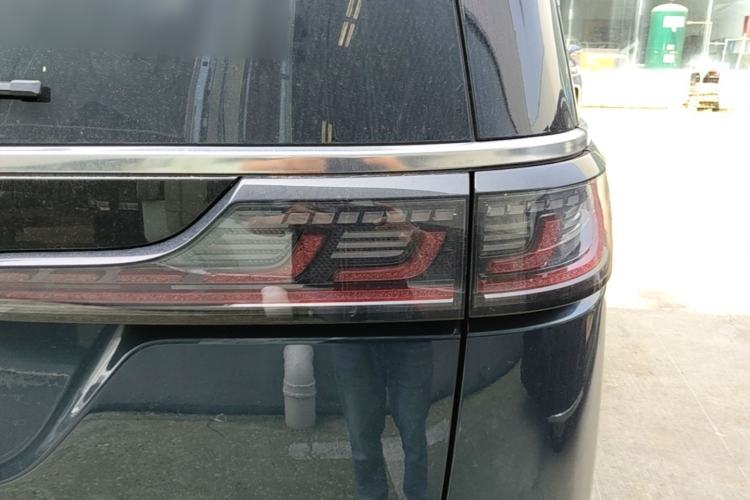 Used VOYAH Dream 2025 PHEV Four-Wheel Drive Prestige Qiankun Edition Right Rear Taillight
