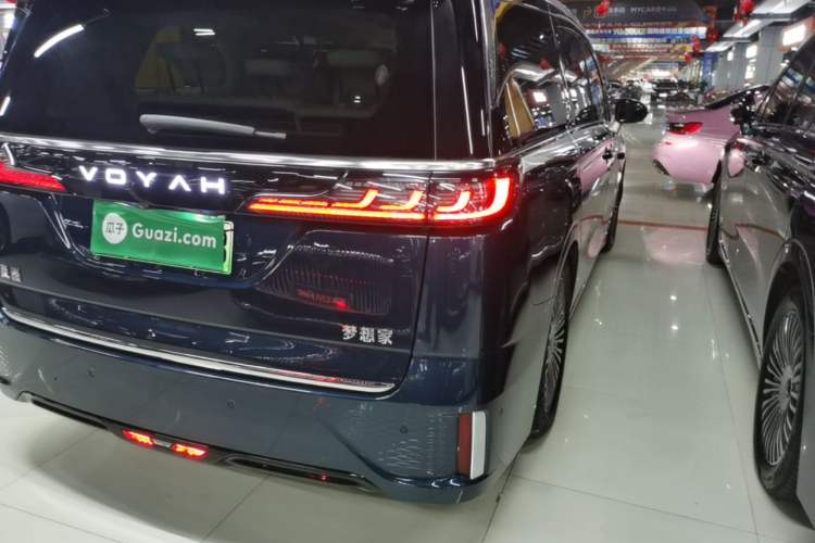 Used VOYAH Dream 2025 PHEV Four-Wheel-Drive Flagship Version – Qiankun Edition Right Rear Taillight