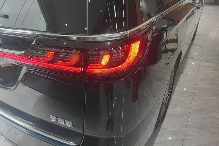 Used VOYAH Dream 2025 PHEV Four-Wheel-Drive Flagship Kunpeng Edition Right Rear Taillight