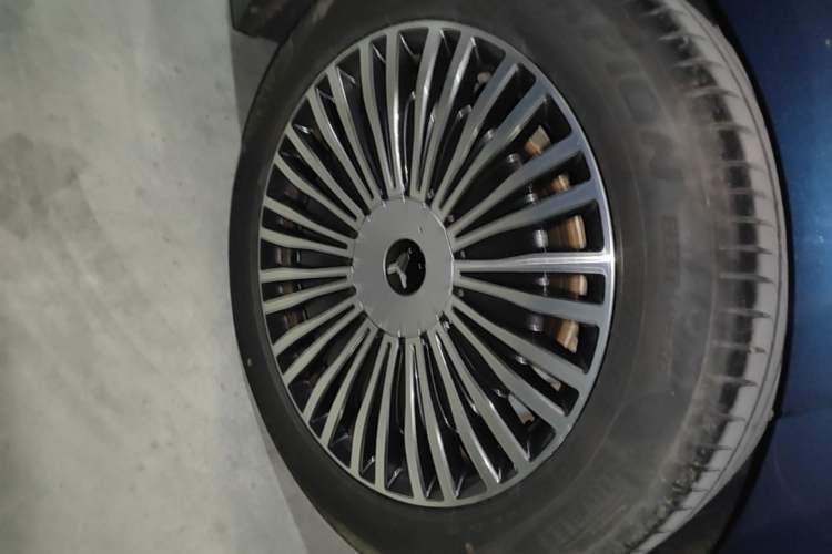 Used VOYAH Dream 2025 PHEV Four-Wheel-Drive Flagship Kunpeng Edition Right Rear Wheel Hub