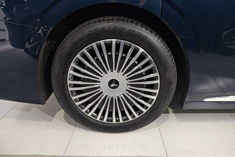 Used VOYAH Dream 2025 PHEV Four-Wheel-Drive Flagship Kunpeng Edition Right Rear Wheel Hub