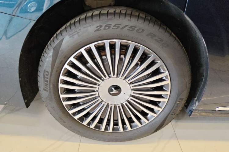Used VOYAH Dream 2025 PHEV Four-Wheel Drive Prestige Qiankun Edition Right Rear Wheel Hub