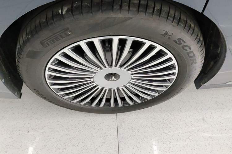 Used VOYAH Dream 2025 PHEV Four-Wheel-Drive Flagship Kunpeng Edition Right Rear Wheel Hub