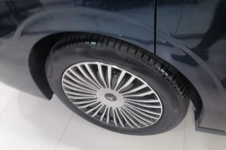 Used VOYAH Dream 2025 PHEV Four-Wheel-Drive Flagship Kunpeng Edition Right Rear Wheel Hub