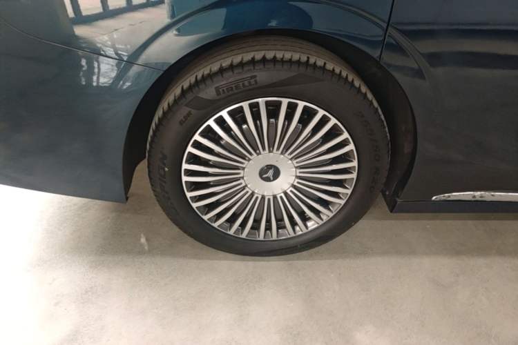 Used VOYAH Dream 2025 PHEV Four-Wheel Drive Prestige Kunpeng Edition Right Rear Wheel Hub