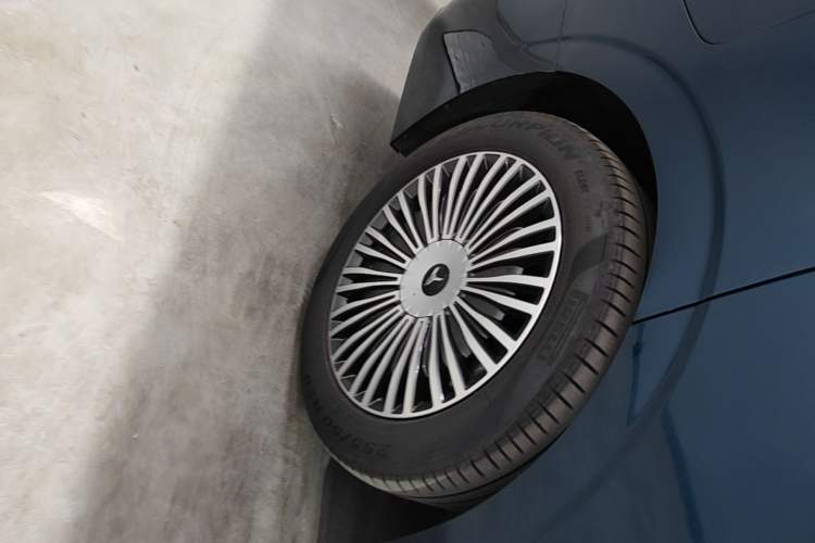 Used VOYAH Dream 2025 PHEV Four-Wheel-Drive Flagship Kunpeng Edition Right Rear Wheel Hub