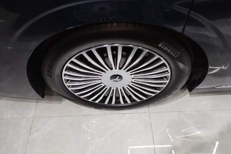 Used VOYAH Dream 2025 PHEV Four-Wheel-Drive Flagship Kunpeng Edition Right Rear Wheel Hub