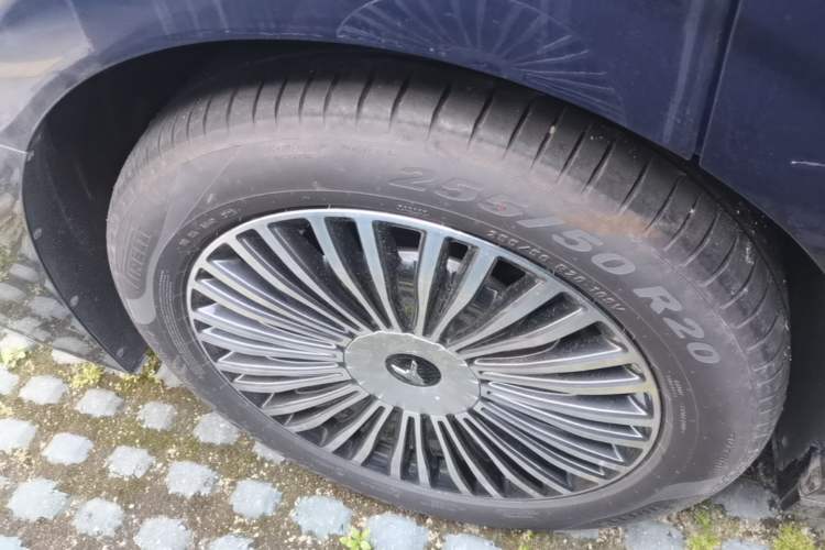 Used VOYAH Dream 2025 PHEV Four-Wheel-Drive Flagship Kunpeng Edition Right Rear Wheel Hub