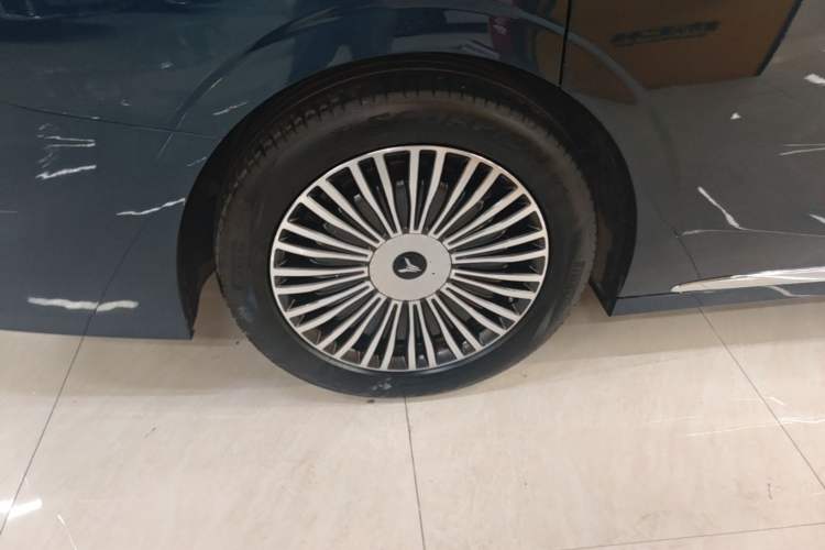 Used VOYAH Dream 2025 PHEV Four-Wheel-Drive Flagship Kunpeng Edition Right Rear Wheel Hub