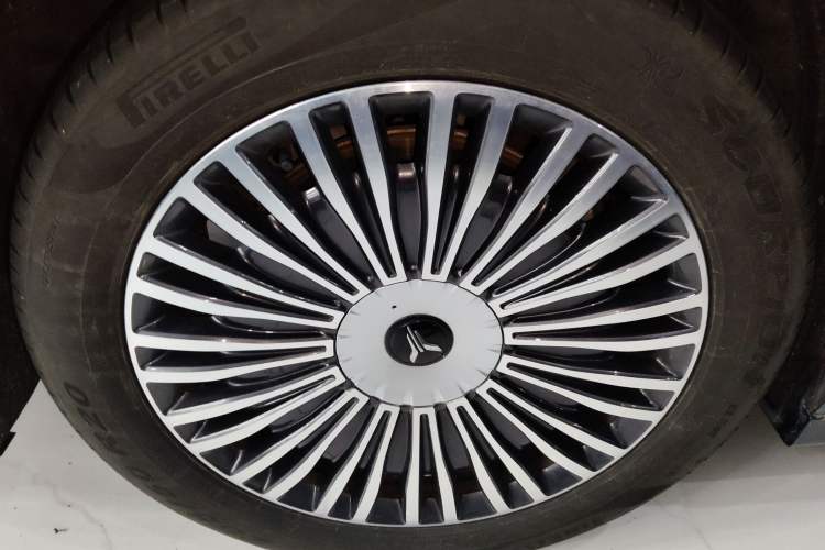 Used VOYAH Dream 2025 PHEV Four-Wheel-Drive Flagship Kunpeng Edition Right Rear Wheel Hub