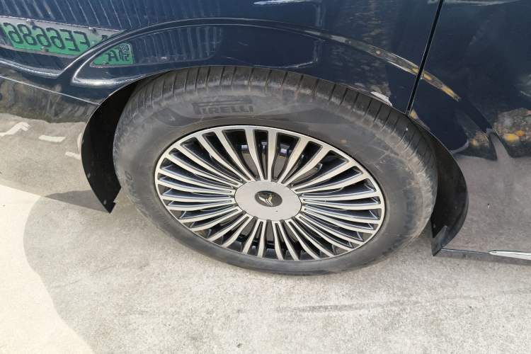 Used VOYAH Dream 2025 PHEV Four-Wheel-Drive Flagship Kunpeng Edition Right Rear Wheel Hub