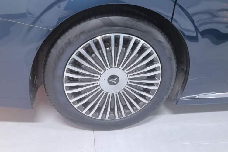 Used VOYAH Dream 2025 PHEV Four-Wheel-Drive Flagship Kunpeng Edition Right Rear Wheel Hub