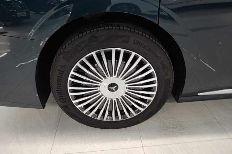 Used VOYAH Dream 2025 PHEV Four-Wheel Drive Excellence Kunpeng Edition Right Rear Wheel Hub