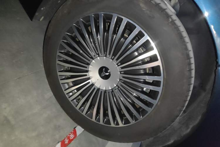 Used VOYAH Dream 2025 PHEV Four-Wheel-Drive Flagship Kunpeng Edition Right Rear Wheel Hub