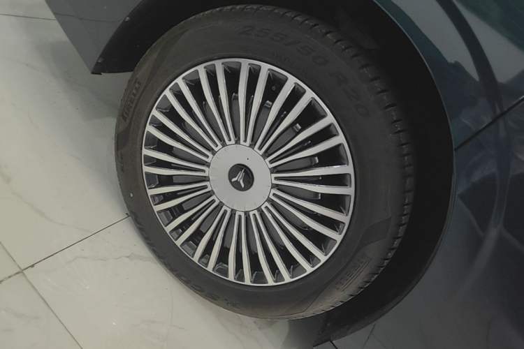 Used VOYAH Dream 2025 PHEV Four-Wheel Drive Excellence Qiankun Edition Right Rear Wheel Hub