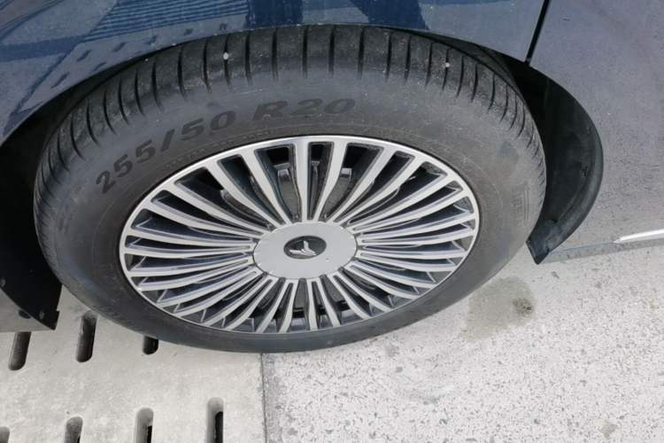 Used VOYAH Dream 2025 PHEV Four-Wheel-Drive Flagship Kunpeng Edition Right Rear Wheel Hub