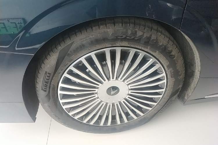 Used VOYAH Dream 2025 PHEV Four-Wheel-Drive Flagship Kunpeng Edition Right Rear Wheel Hub