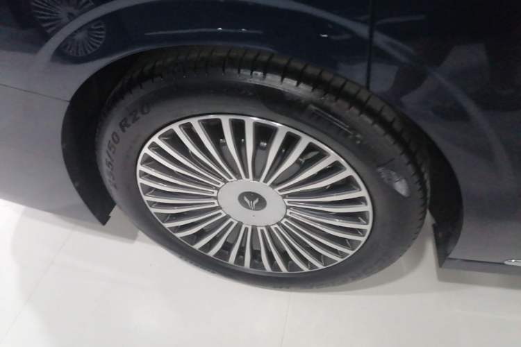 Used VOYAH Dream 2025 PHEV Four-Wheel-Drive Flagship Kunpeng Edition Right Rear Wheel Hub
