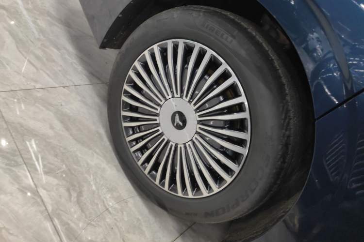 Used VOYAH Dream 2025 PHEV Four-Wheel-Drive Flagship Kunpeng Edition Right Rear Wheel Hub