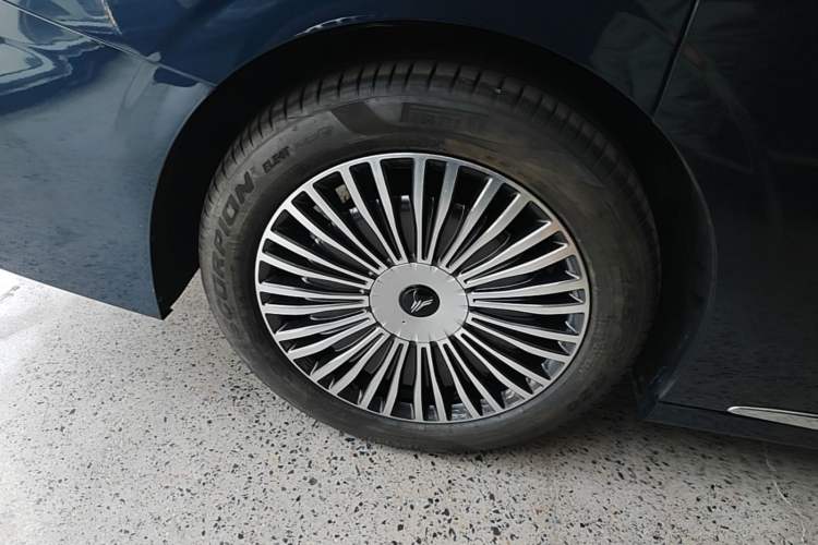 Used VOYAH Dream 2025 PHEV Four-Wheel-Drive Flagship Kunpeng Edition Right Rear Wheel Hub