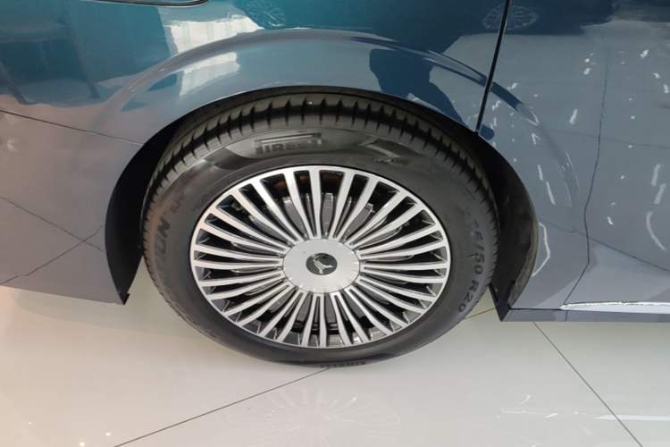Used VOYAH Dream 2025 PHEV Four-Wheel-Drive Flagship Kunpeng Edition Right Rear Wheel Hub