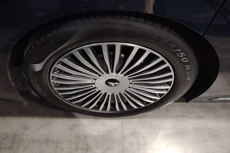 Used VOYAH Dream 2025 PHEV Four-Wheel-Drive Flagship Kunpeng Edition Right Rear Wheel Hub
