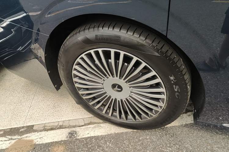 Used VOYAH Dream 2025 PHEV Four-Wheel-Drive Flagship Version – Qiankun Edition Right Rear Wheel Hub