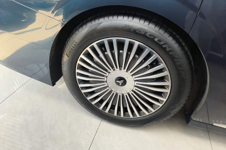 Used VOYAH Dream 2025 PHEV Four-Wheel-Drive Flagship Kunpeng Edition Right Rear Wheel Hub