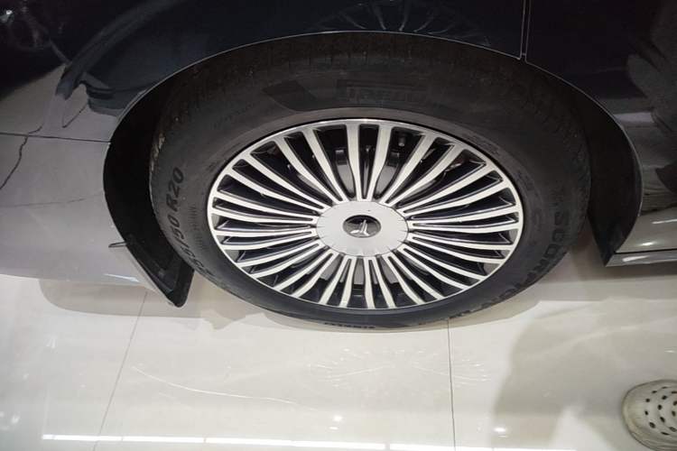Used VOYAH Dream 2025 PHEV Four-Wheel-Drive Flagship Kunpeng Edition Right Rear Wheel Hub