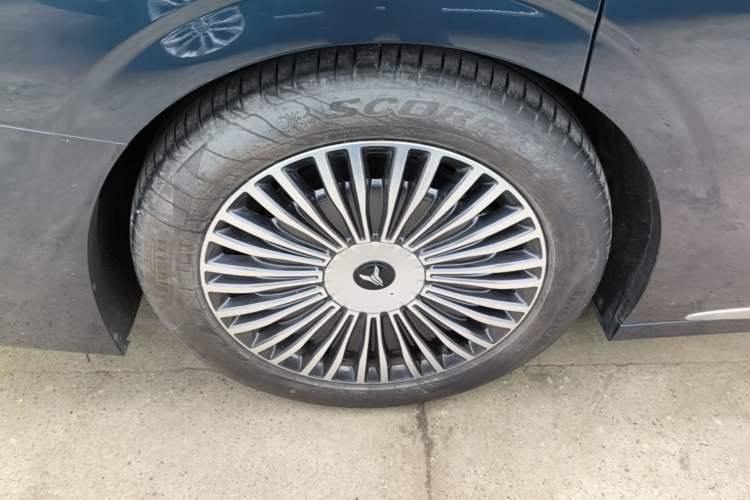 Used VOYAH Dream 2025 PHEV Four-Wheel-Drive Flagship Kunpeng Edition Right Rear Wheel Hub